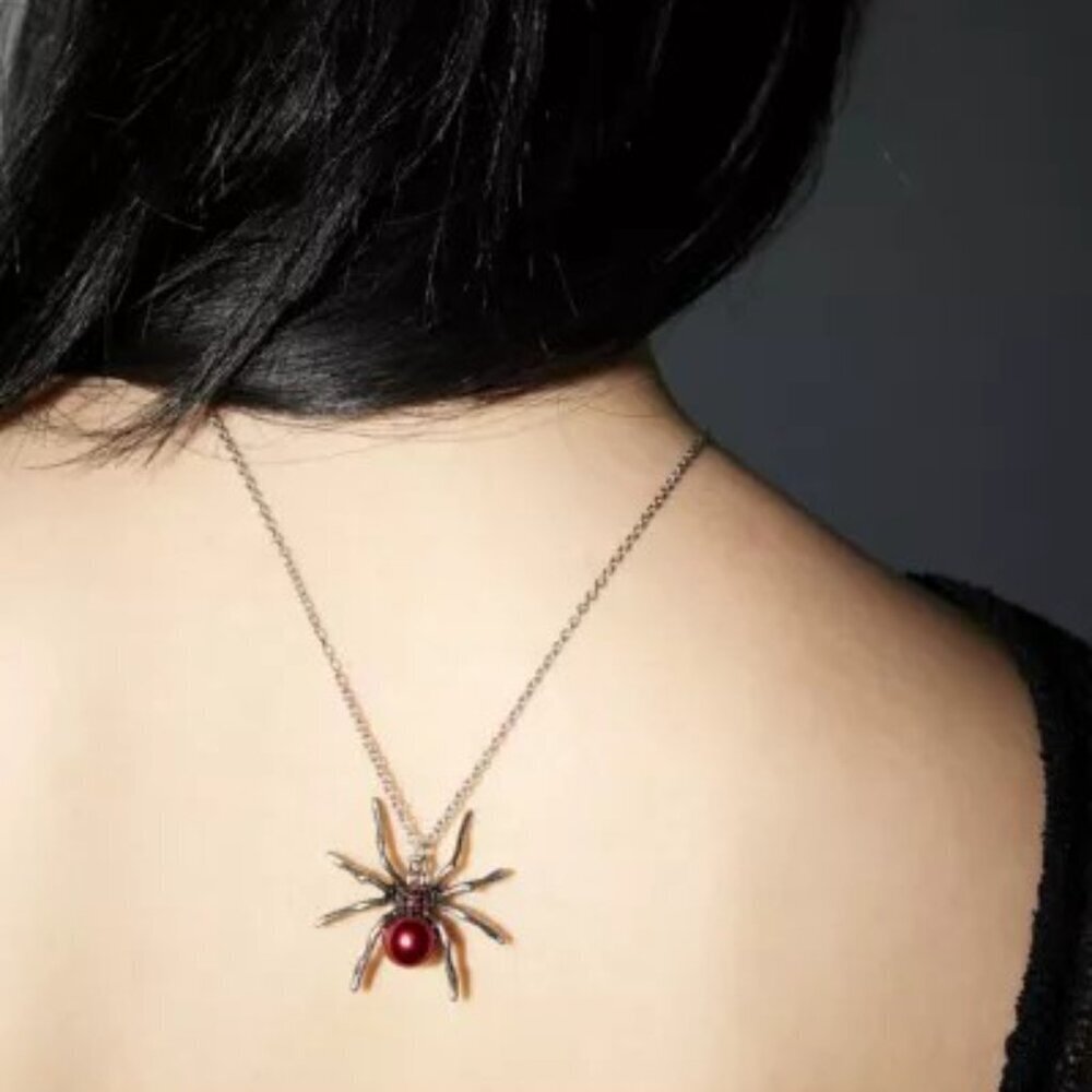 NWT Urban Outfitters Statement Red Spider Charm Necklace - Picture 2 of 2